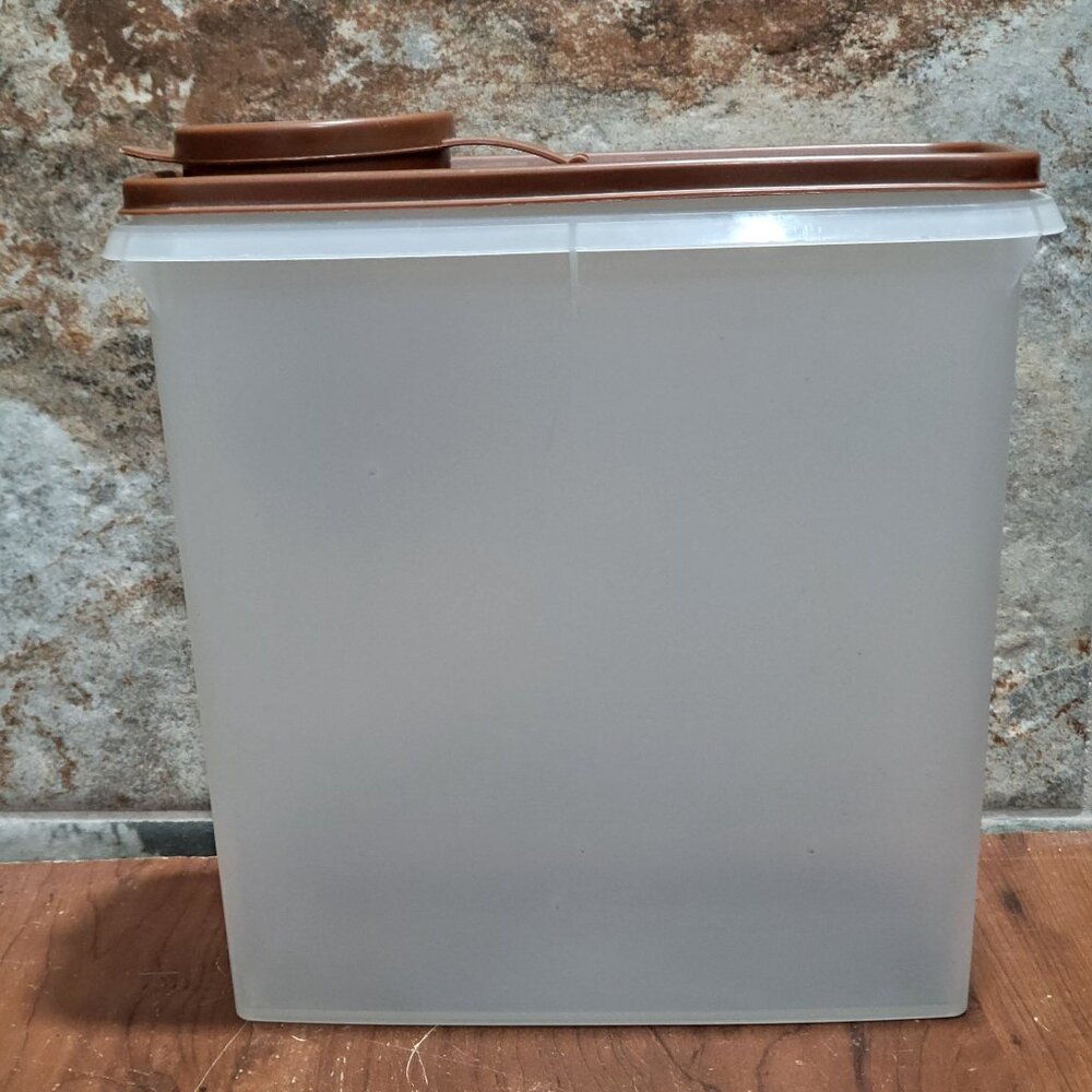 Vintage Tupperware Store-N-Pour 13 cup Storage Container Brown Flip Top Lid